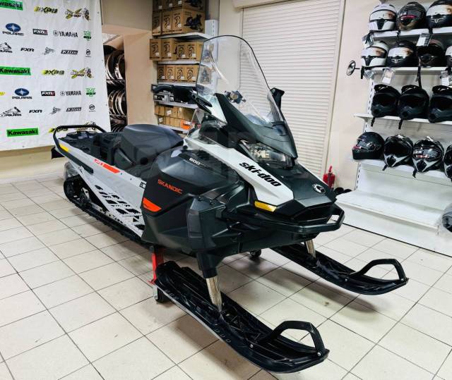 BRP Ski-Doo Skandic Sport. ,  ,   