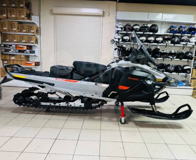 BRP Ski-Doo Skandic Sport. ,  ,   