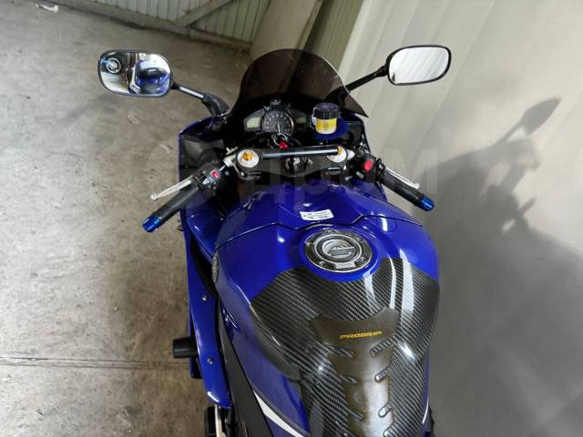 Yamaha YZF-R1