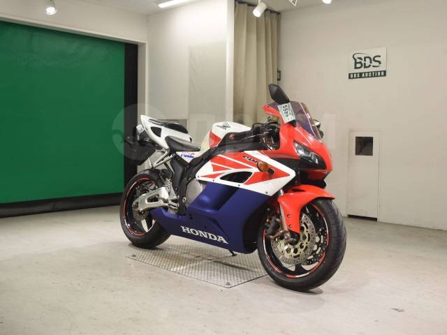 Honda CBR 1000RR Fireblade. 1 000. ., , ,  .     