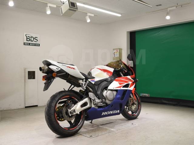 Honda CBR 1000RR Fireblade. 1 000. ., , ,  .     