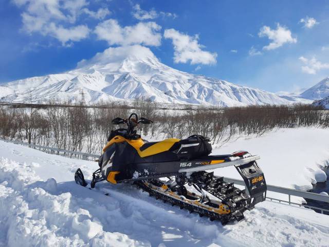 BRP Ski-Doo Summit. ,  ,   