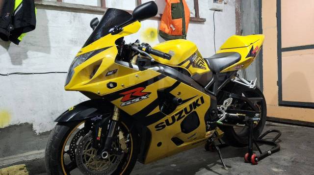 Suzuki GSX-R 750. 748. ., , ,   