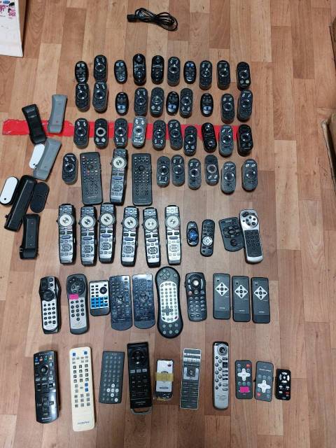 Продам одним лотом 70 пультов. Продается одним лотом, б/у, в наличии ...