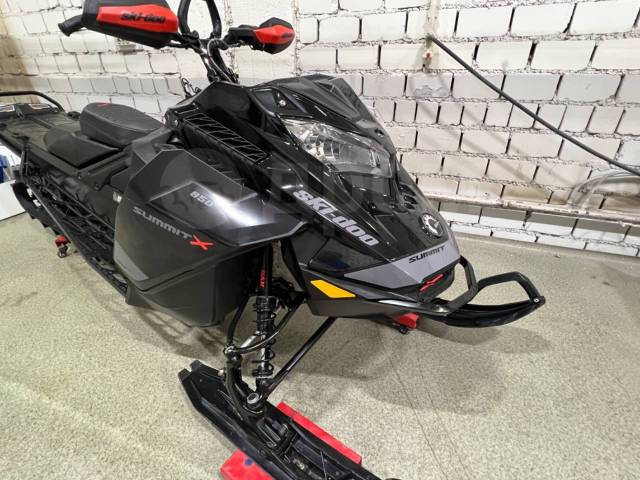 BRP Ski-Doo Summit X with Expert Package. ,  ,   