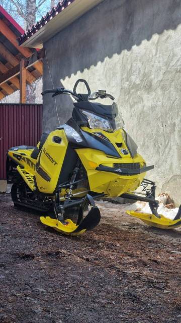 BRP Ski-Doo Summit X T3. ,  ,  .     