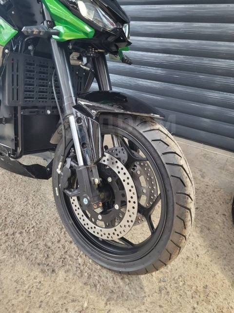 Kawasaki Z 1000. ,  ,   