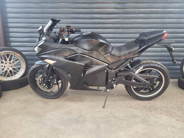 Yamaha R1. ,  ,   