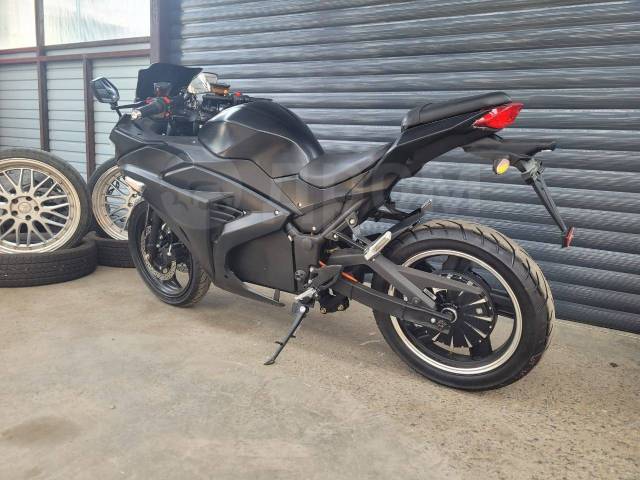 Yamaha R1. ,  ,   