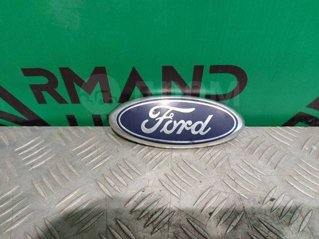 Эмблема на Ford Fusion