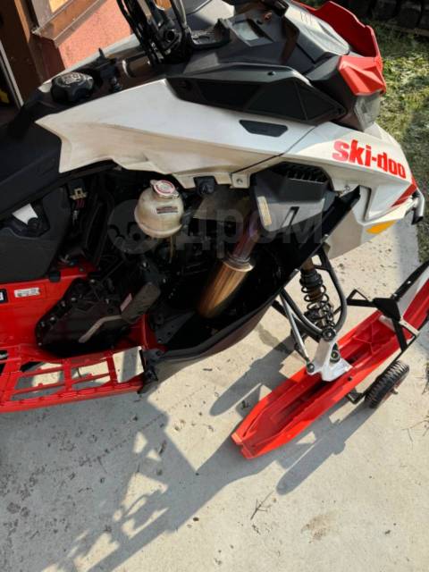 BRP Ski-Doo Summit X with Expert Package. ,  ,   