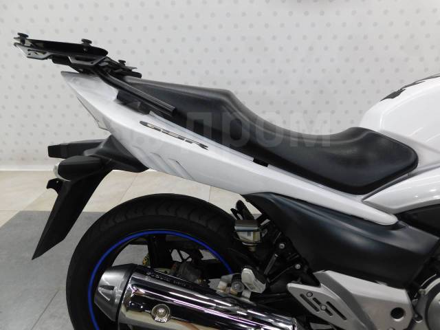 Suzuki GSR 250 Inazuma