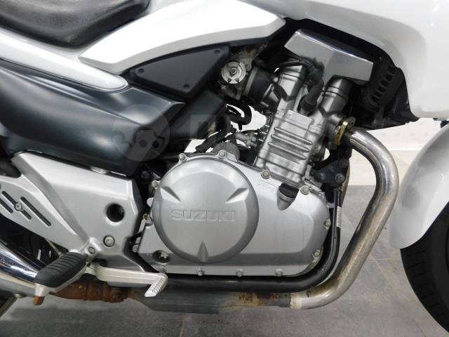 Suzuki GSR 250 Inazuma