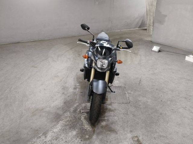 Suzuki GSR 750