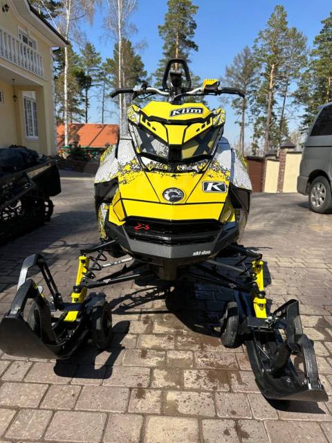 BRP Ski-Doo Summit. ,  ,   