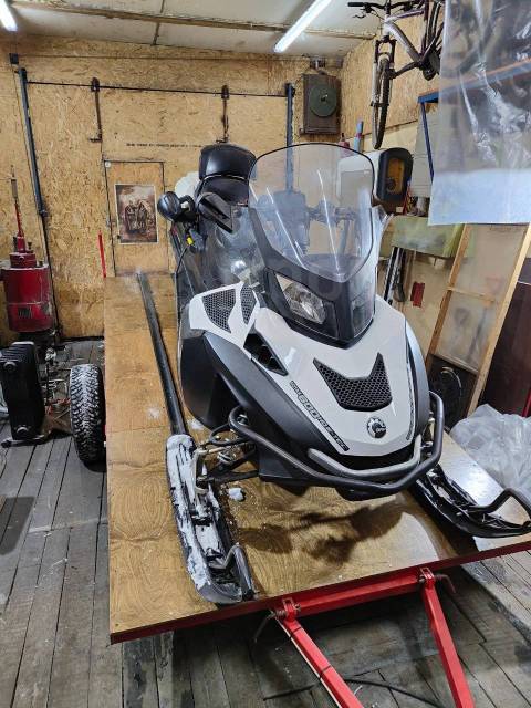 BRP Ski-Doo Expedition SE. ,  ,   