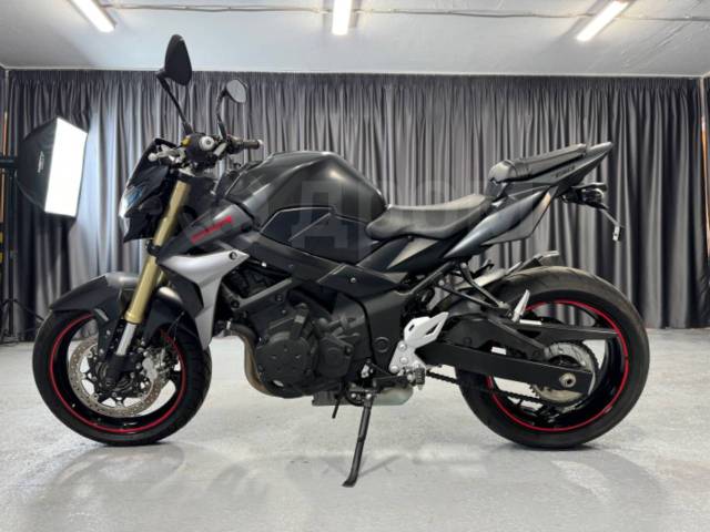 Suzuki GSR 750. 749. ., , ,   