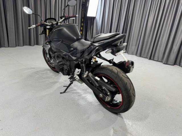 Suzuki GSR 750. 749. ., , ,   