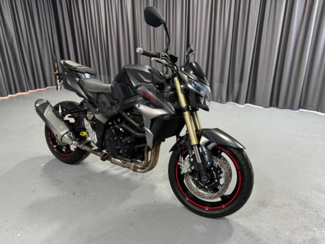 Suzuki GSR 750. 749. ., , ,   