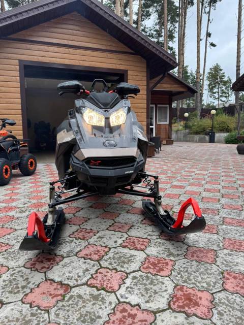 BRP Ski-Doo Summit X with Expert Package. ,  ,   