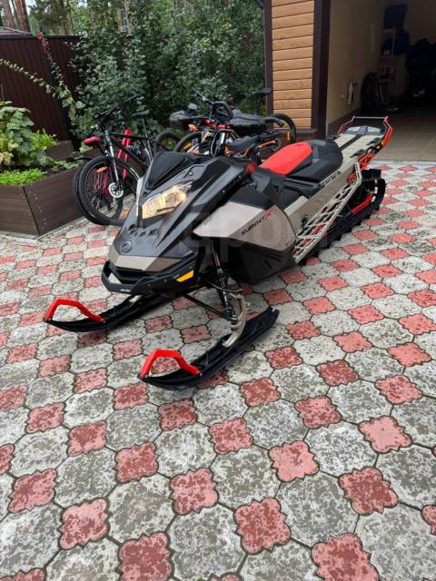 BRP Ski-Doo Summit X with Expert Package. ,  ,   