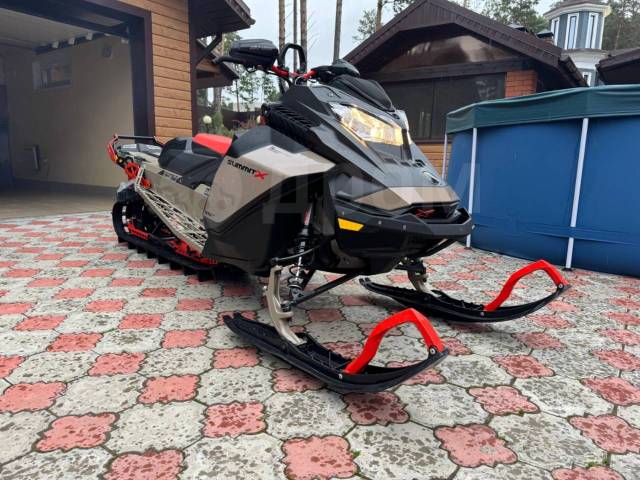 BRP Ski-Doo Summit X with Expert Package. ,  ,   