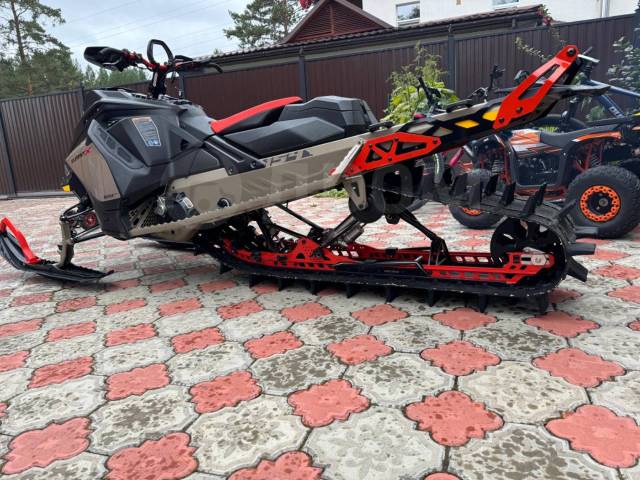 BRP Ski-Doo Summit X with Expert Package. ,  ,   