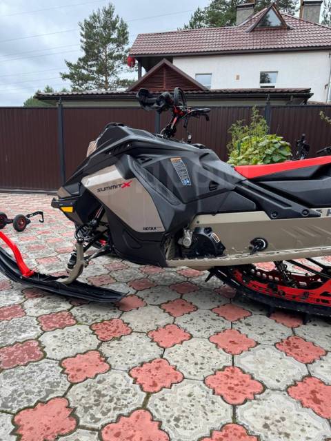 BRP Ski-Doo Summit X with Expert Package. ,  ,   