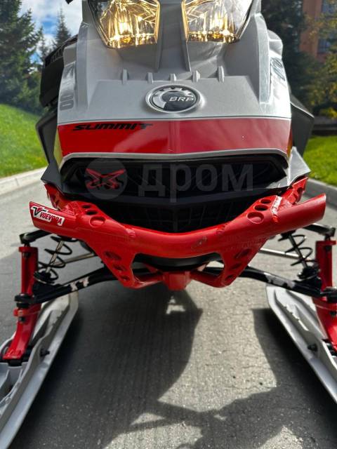 BRP Ski-Doo Summit X with Expert Package. ,  ,   