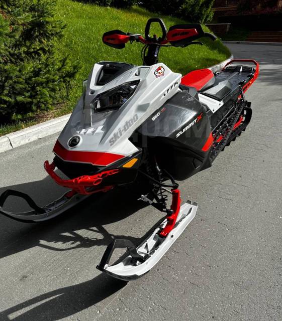 BRP Ski-Doo Summit X with Expert Package. ,  ,   