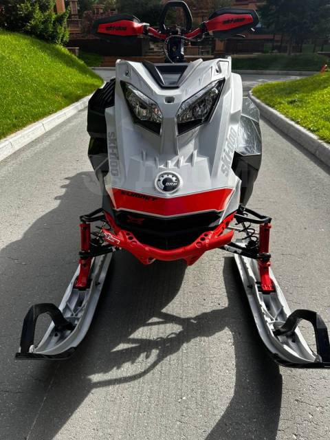 BRP Ski-Doo Summit X with Expert Package. ,  ,   