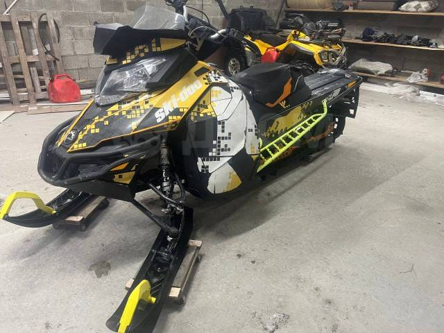 BRP Ski-Doo Summit. ,  ,   