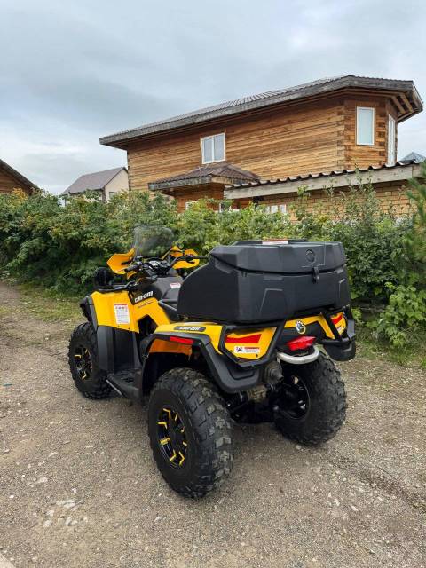 BRP Can-Am Outlander Max 650 XT. ,  \,   