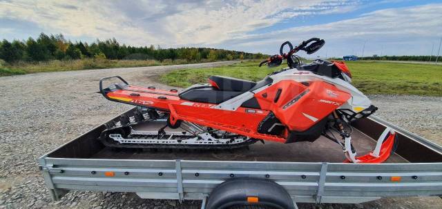 BRP Ski-Doo Summit X with Expert Package. ,  ,   