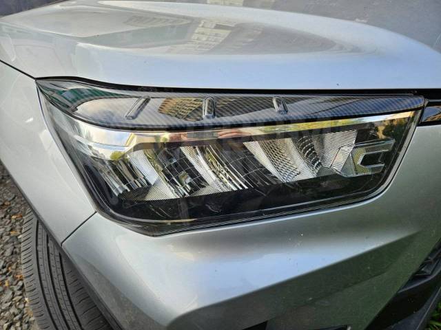 Купить Накладка на фары (реснички) для Toyota Raize карбон во ...