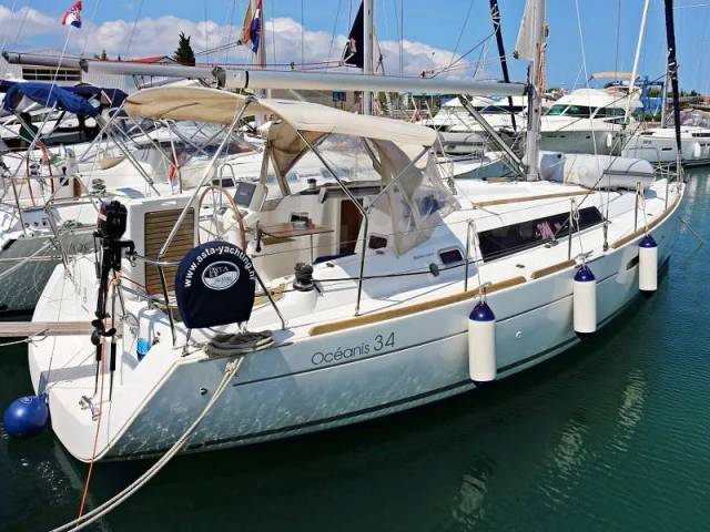 Beneteau Oceanis 34.  10,34., 2009 .     