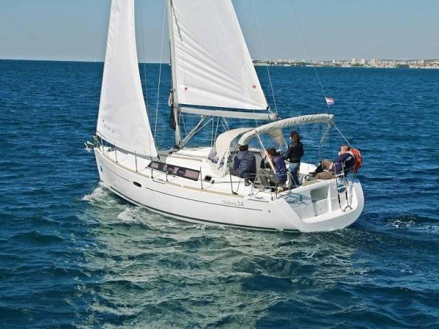 Beneteau Oceanis 34.  10,34., 2009 .     