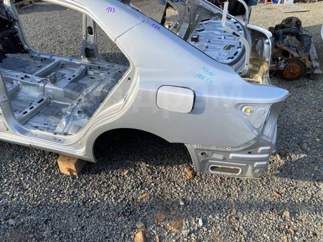 Крыло заднее Toyota premio ZRT260 2ZR-FE N173