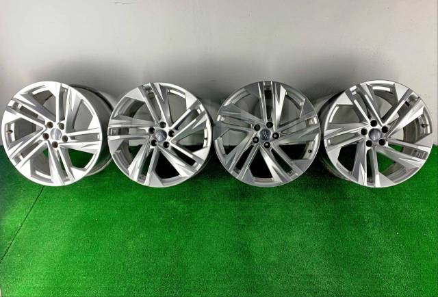 Диск литой Audi Q7 2020 4M0601025BQ, 4M0 601 025 BQ ; 4M0.601.025. BQ ; 4M0 601 025BQ