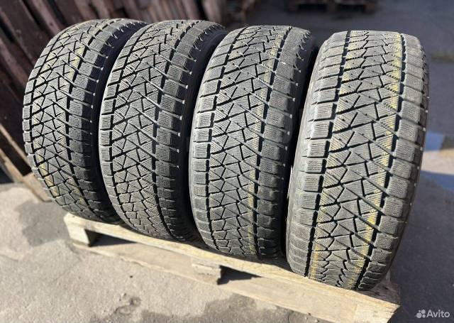 Bridgestone Blizzak DM-V2, 235/55 R18