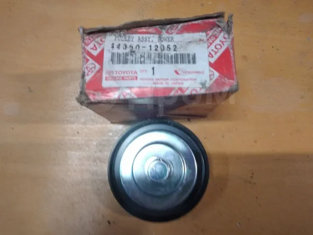 ����� �������� Toyota Ipsum 4435012052 �� �����