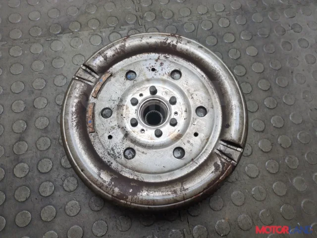 ������� Volkswagen Golf Plus 21444881 03G105266AF �� �����
