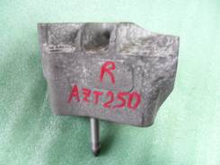 Кронштейн опоры двигателя правой Toyota Avensis, AZT250 12305-28120 в Краснодаре Кронштейн опоры двигателя. Toyota: Premio, Allion, Caldina, Wish, Avensis, Isis 1AZFSE, 1AZFE