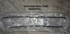 96694761 Молдинг решетки Chevrolet Aveo T300 `10~ в Томске Молдинг решетки радиатора. Chevrolet Aveo, T300 L2N, LDC, LDD, LDE, LDV, LED, LHD, LKU, LKV, LSF, LUJ, LVL, LWD