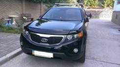 Дефлектор капота (мухобойка) Kia Sorento 2009-2015 темный в Красноярске Дефлектор капота. Kia Sorento, XM D4HA, D4HB, G4KE, G4KJ, G6DC, G6DH, L6EA