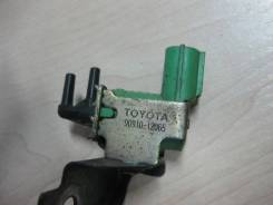 Клапан вакуумный Toyota 2RZFE.3RZFE в Хабаровске Датчик абсолютного давления. Toyota: Tacoma, Touring Hiace, T100, Hilux Surf, Corolla, Hiace, Land Cruiser Prado, 4Runner, Hilux, Starlet, Regius Двиг...