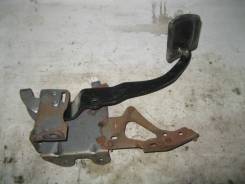 Педаль тормоза Renault Megane II 2003-2009 (АКПП 8200705404) в Челябинске Педаль тормоза. Renault: Megane, Logan, Duster, Scenic, Fluence, Laguna, Sandero, Clio, Kangoo, Modus Лада Ларгус, F90, R90 K4M, F4R, F9Q, K4J, K9K, M...