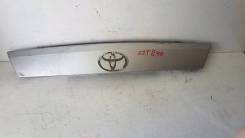 Планка замка багажника Toyota Caldina ZZT240 в Новоалтайске Вставка багажника. Toyota Caldina