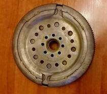 Маховик 2.0 л VW Audi Skoda Seat 06J105266H в Екатеринбурге Маховик. Volkswagen: Passat, Eos, Jetta, Scirocco, Tiguan, Passat CC, Golf, Beetle Seat Altea, 5P1, 5P5, 5P8 Seat Leon, 1P1 Seat Toledo, 5P2 Skoda Sup...