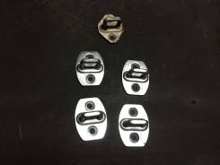 Петля дверных замков 69410-33010 Toyota в Иркутске Крепление двери. Toyota: Aurion, iQ, Avensis, Corolla, Innova, Tundra, Caldina, Tarago, bB, Alphard, Premio, Mark X, Corolla Axio, XA, Corolla Verso...
